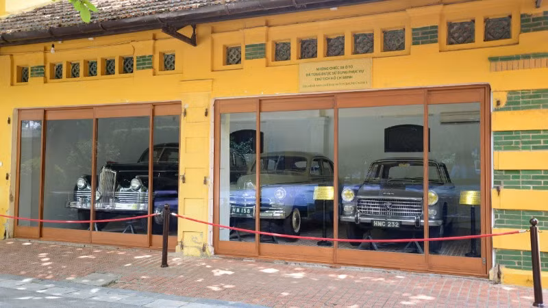Ba chiếc xe ô-tô phục vụ Chủ tịch Hồ Chí Minh (niên đại 1954-1969) được công nhận là Bảo vật quốc gia. Ba chiếc xe ô-tô phục vụ Chủ tịch Hồ Chí Minh (niên đại 1954-1969) được công nhận là Bảo vật quốc gia.