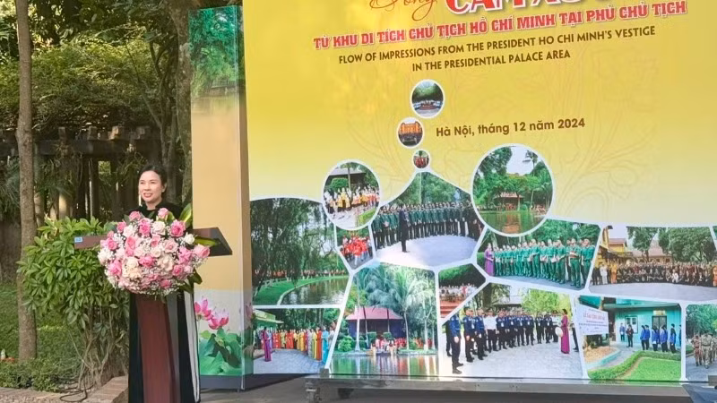 Giám đốc Khu Di tích Chủ tịch Hồ Chí Minh tại Phủ Chủ tịch Lê Thị Phượng phát biểu khai mạc. Giám đốc Khu Di tích Chủ tịch Hồ Chí Minh tại Phủ Chủ tịch Lê Thị Phượng phát biểu khai mạc.