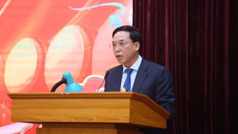 Ông Nguyễn Mạnh Hà, Phó Bí thư Quận ủy, Chủ tịch UBND Quận Long Biên phát biểu. (Ảnh: BTC) Ông Nguyễn Mạnh Hà, Phó Bí thư Quận ủy, Chủ tịch UBND Quận Long Biên phát biểu. (Ảnh: BTC)