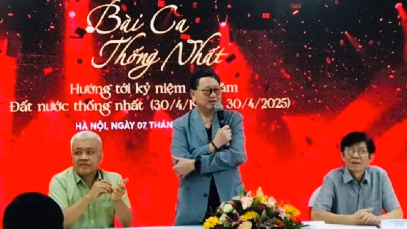 Thiếu tướng, Nhạc sĩ Đức Trịnh phát biểu. (Ảnh: Phương Lan)