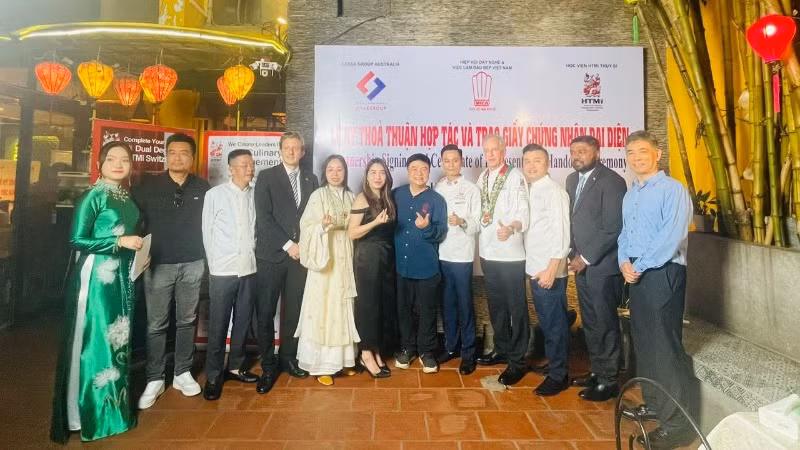 Sự hợp tác mở ra cơ hội học tập, thực tập và làm việc đầy hứa hẹn cho các đầu bếp trẻ Việt Nam. Sự hợp tác mở ra cơ hội học tập, thực tập và làm việc đầy hứa hẹn cho các đầu bếp trẻ Việt Nam.