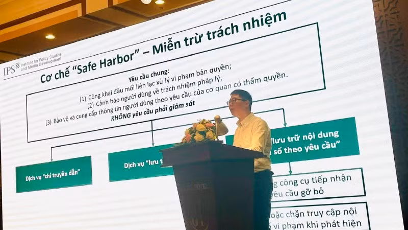 Ông Nguyễn Quang Đồng, Viện trưởng Viện Nghiên cứu chính sách và Phát triển truyền thông trình bày chuyên đề tại Hội thảo-Hội nghị. Ông Nguyễn Quang Đồng, Viện trưởng Viện Nghiên cứu chính sách và Phát triển truyền thông trình bày chuyên đề tại Hội thảo-Hội nghị.