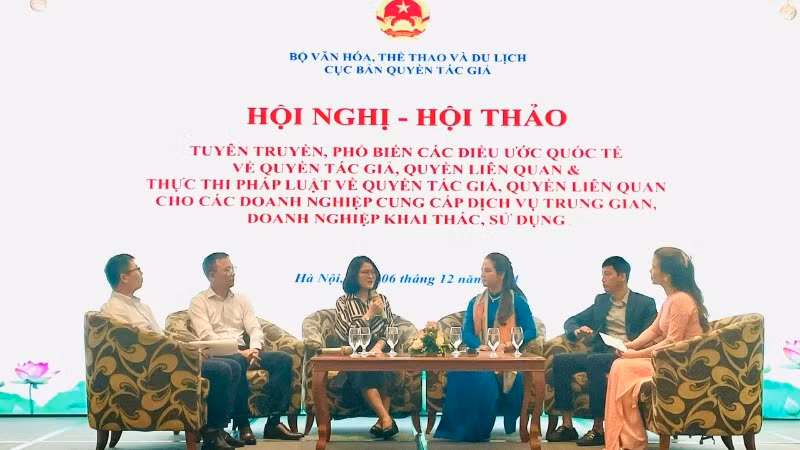 Các đại biểu tham dự tọa đàm bàn về cơ chế phối hợp, giải pháp tháo gỡ vướng mắc trong xử lý xâm phạm bản quyền trên môi trường số. Các đại biểu tham dự tọa đàm bàn về cơ chế phối hợp, giải pháp tháo gỡ vướng mắc trong xử lý xâm phạm bản quyền trên môi trường số.