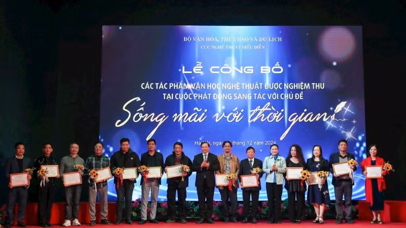 Vinh danh các tác giả có tác phẩm âm nhạc và múa chất lượng cao. (Ảnh: NAM NGUYỄN) Vinh danh các tác giả có tác phẩm âm nhạc và múa chất lượng cao. (Ảnh: NAM NGUYỄN)