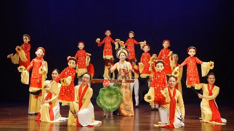 Các tiết mục thể hiện được sự hòa quyện giữa nghệ thuật múa rối truyền thống và âm nhạc dân gian Việt Nam. (Ảnh: NHÀ HÁT MÚA RỐI THĂNG LONG)