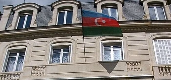 Quang cảnh bên ngoài Đại sứ quán Azerbaijan tại Tehran, Iran. (Ảnh: IRNA/TTXVN)