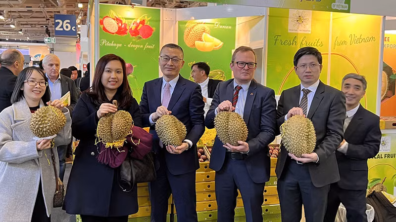 Đẩy mạnh xúc tiến thương mại, tháo gỡ khó khăn cho doanh nghiệp xuất nhập khẩu. Đẩy mạnh xúc tiến thương mại, tháo gỡ khó khăn cho doanh nghiệp xuất nhập khẩu.