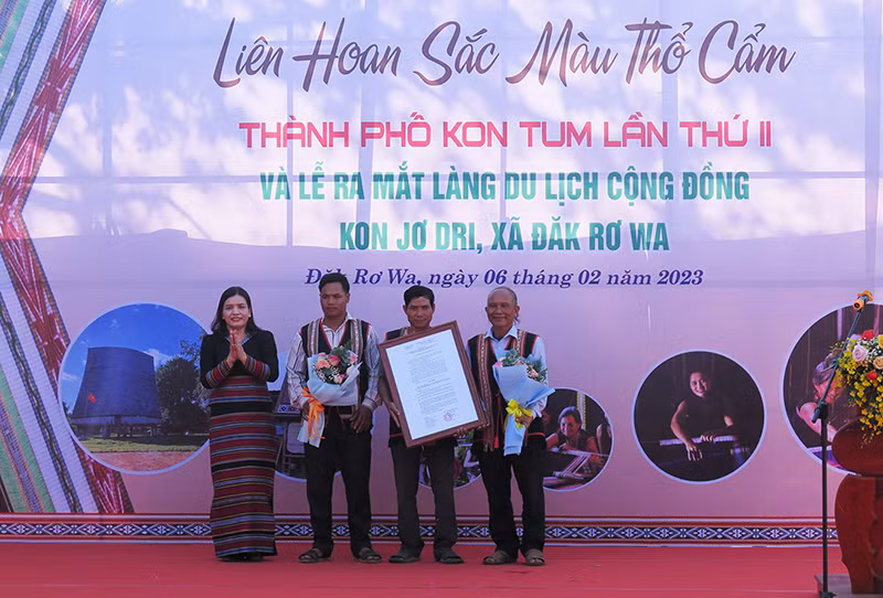 Ra mắt Làng du lịch cộng đồng Kon Jơ Dri, thành phố Kon Tum.