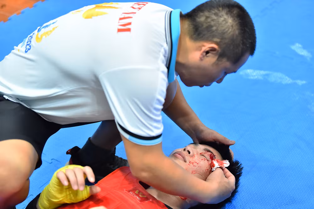 Ở giai đoạn nước rút khi SEA Games đang đến gần, các vận động viên đều nghiêm túc tập luyện như lúc thi đấu, cho nên việc chấn thương xảy ra là điều không thể tránh khỏi. Ở giai đoạn nước rút khi SEA Games đang đến gần, các vận động viên đều nghiêm túc tập luyện như lúc thi đấu, cho nên việc chấn thương xảy ra là điều không thể tránh khỏi.