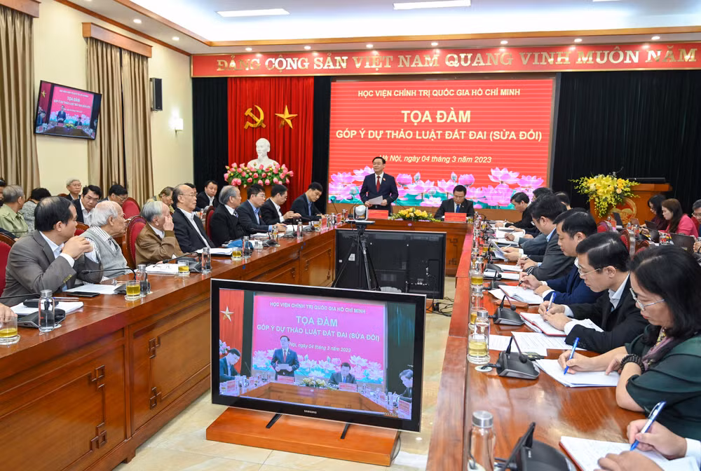 Quang cảnh buổi tọa đàm tại Học viện Chính trị quốc gia Hồ Chí Minh. Quang cảnh buổi tọa đàm tại Học viện Chính trị quốc gia Hồ Chí Minh.