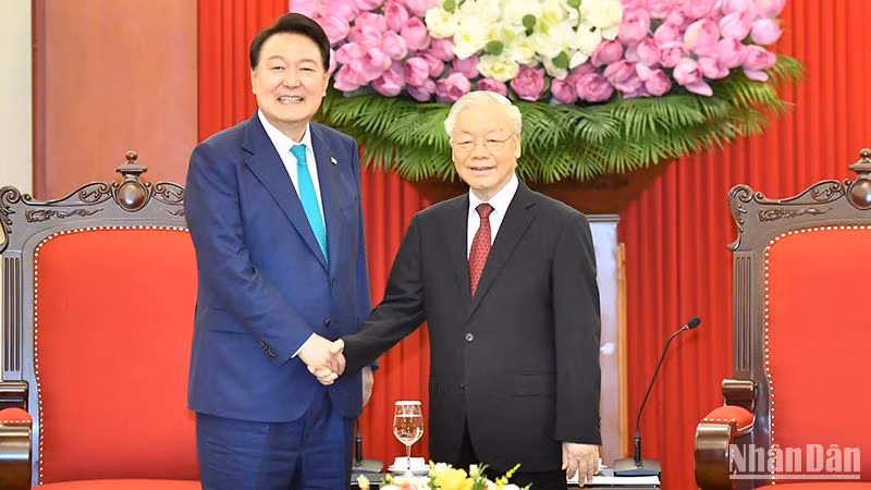 Tổng Bí thư Nguyễn Phú Trọng tiếp Tổng thống Đại Hàn Dân Quốc Yoon Suk Yeol. (Ảnh: ĐĂNG KHOA)