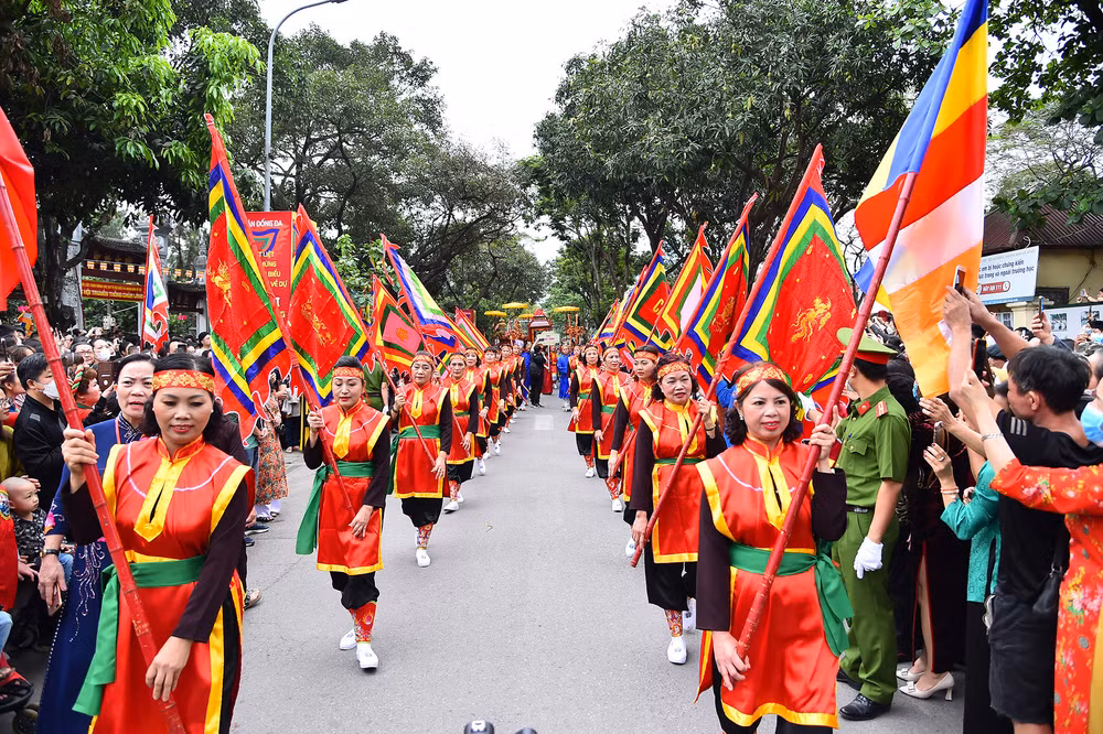 Đây là lần đầu tiên sau 70 năm lễ hội chùa Láng khôi phục lại đầy đủ các nghi thức cổ truyền, trong đó nổi bật là nghi thức “Độ hà”, “đấu thần”, hội trận,… độc đáo trong kho tàng lễ hội cổ truyền Việt Nam. Đây là lần đầu tiên sau 70 năm lễ hội chùa Láng khôi phục lại đầy đủ các nghi thức cổ truyền, trong đó nổi bật là nghi thức “Độ hà”, “đấu thần”, hội trận,… độc đáo trong kho tàng lễ hội cổ truyền Việt Nam.