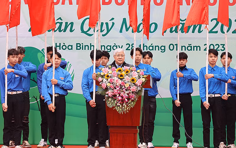Đồng chí Đỗ Văn Chiến phát biểu ý kiến tại buổi lễ.