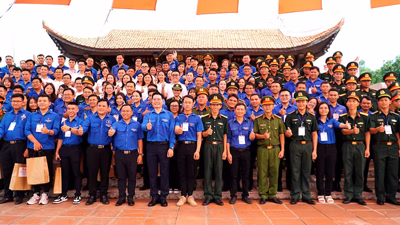 Các đại biểu tham dự Liên hoan thanh niên tiên tiến làm theo lời Bác cụm Đông Nam Bộ.