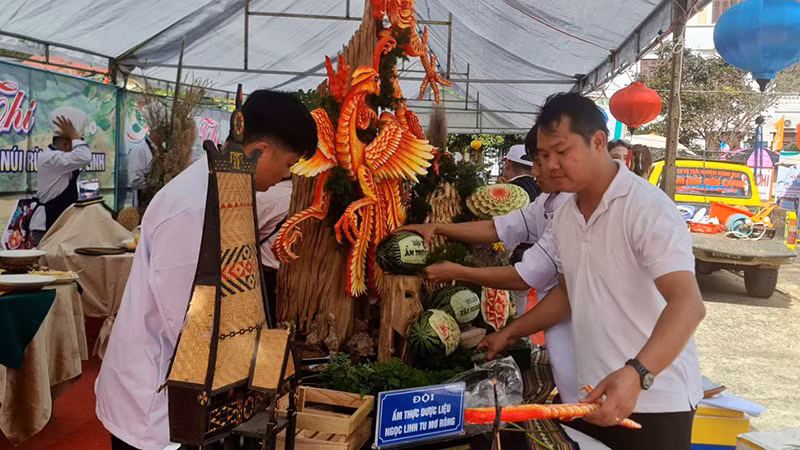 Bài dự thi của Đội ẩm thực dược liệu Ngọc Linh Tu Mơ Rông.
