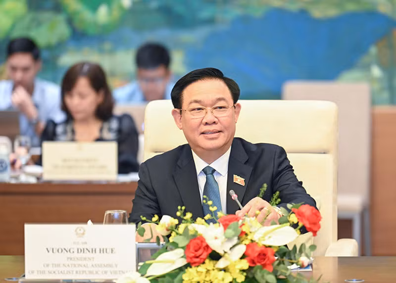 Chủ tịch Quốc hội Vương Đình Huệ phát biểu tại buổi tiếp. Chủ tịch Quốc hội Vương Đình Huệ phát biểu tại buổi tiếp.