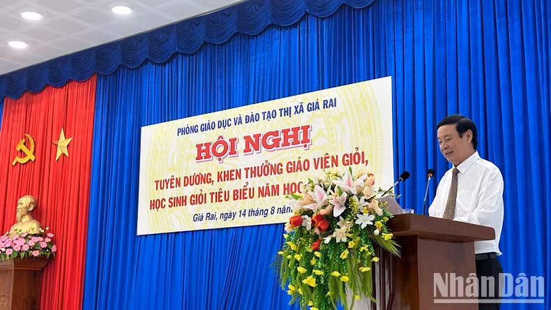 Lãnh đạo Phòng Giáo dục và Đào tạo thị xã Giá Rai (Bạc Liêu) hạ quyết tâm tiếp tục thi đua dạy tốt, học tốt trong năm học mới 2023-2024 này.
