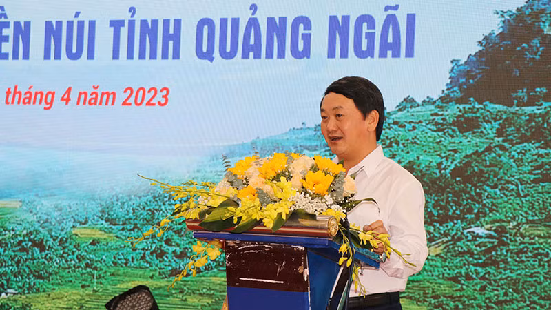 Bộ Trưởng, Chủ nhiệm Ủy ban Dân tộc Hầu A Lềnh phát biểu tại hội nghị.