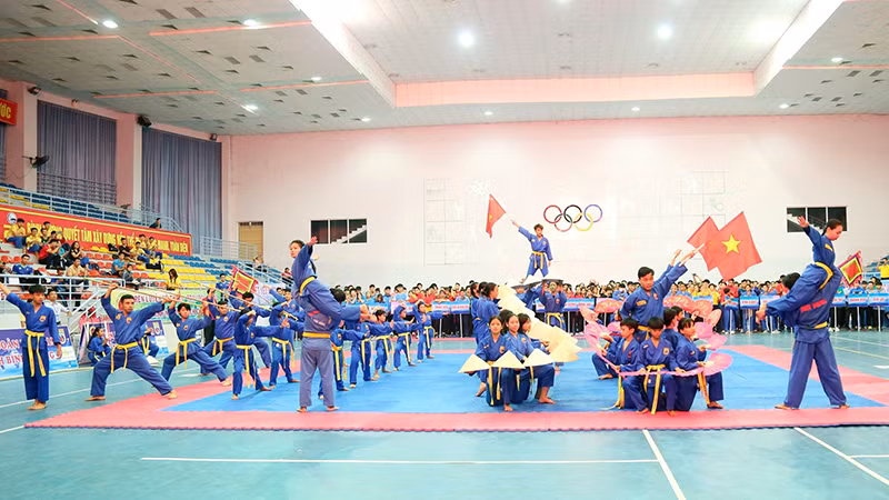 Biểu diễn võ nhạc tại lễ khai mạc.