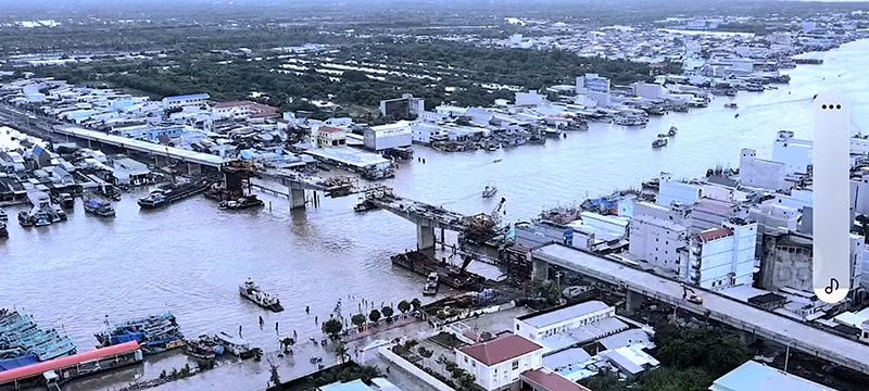 Dự án cầu bắt qua sông Ông Đốc (huyện Trần Văn Thời, tỉnh Cà Mau) sắp hợp long nhờ thực hiện tốt khâu giải phóng mặt bằng.