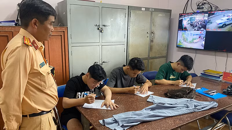 Cơ quan công an làm việc với 3 đối tượng.