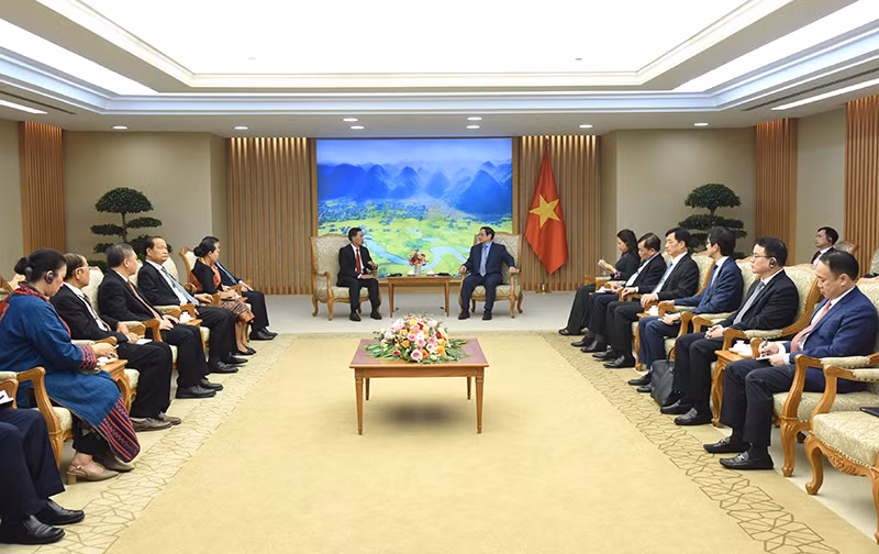 Buổi tiếp diễn ra trong không khí nồng ấm.