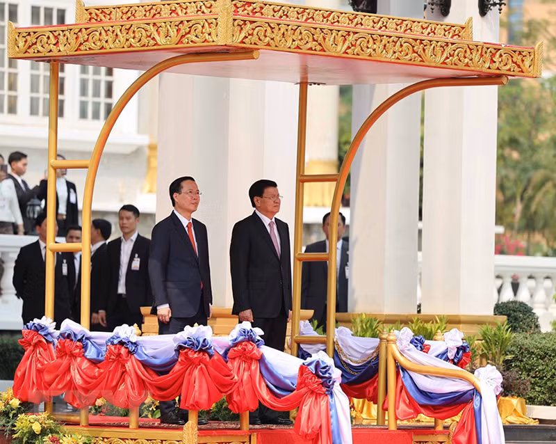 Chủ tịch nước Võ Văn Thưởng và Tổng Bí thư, Chủ tịch nước Lào Thongloun Sisoulith nghe quân nhạc cử Quốc thiều hai nước. (Ảnh: Thống Nhất/TTXVN) Chủ tịch nước Võ Văn Thưởng và Tổng Bí thư, Chủ tịch nước Lào Thongloun Sisoulith nghe quân nhạc cử Quốc thiều hai nước. (Ảnh: Thống Nhất/TTXVN)