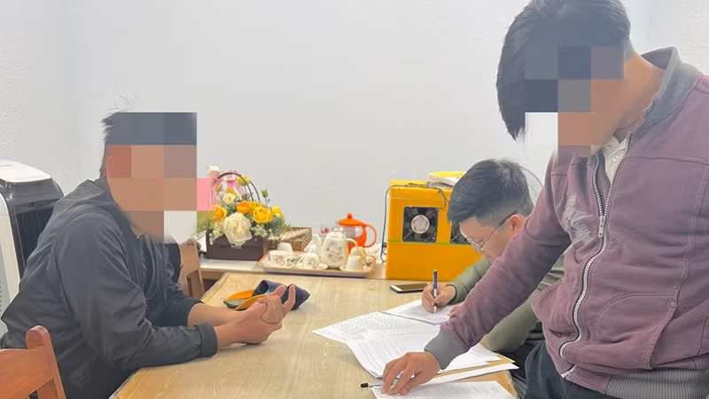 Cơ quan Công an đang lấy lời khai của N.C.H. (Ảnh: Công an cung cấp) 