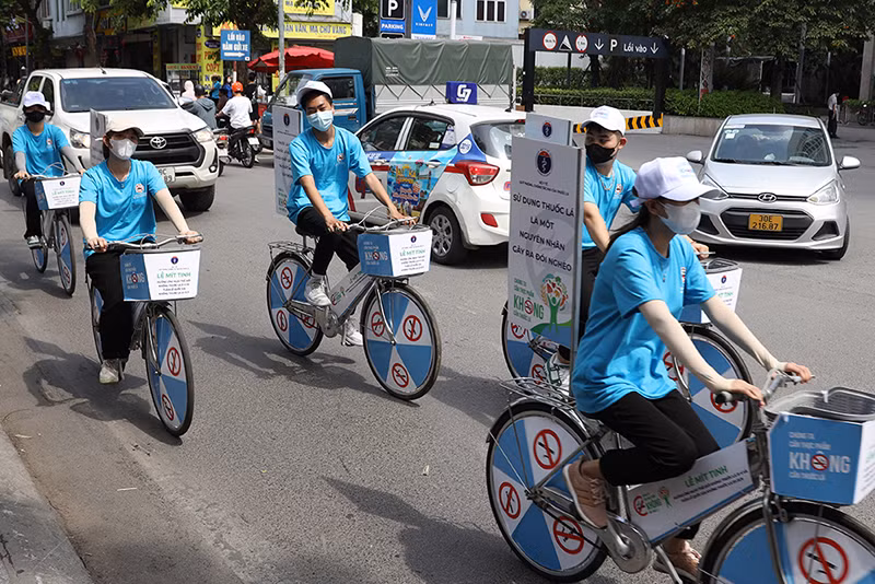 Các đại biểu tham gia đạp xe hưởng ứng Ngày Thế giới không thuốc lá. Các đại biểu tham gia đạp xe hưởng ứng Ngày Thế giới không thuốc lá.
