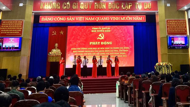 Quang cảnh buổi phát động 2 cuộc thi chính luận bảo vệ nền tảng tư tưởng của Đảng và xây dựng Đảng.