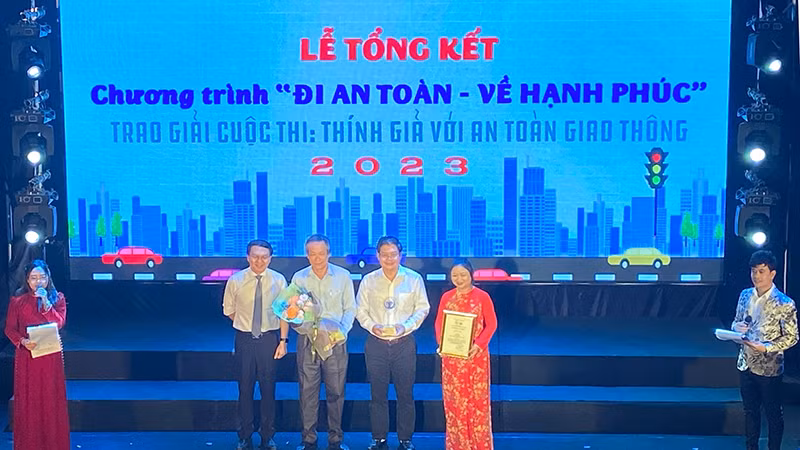 Tổng kết Chương trình “Đi an toàn - Về hạnh phúc”.