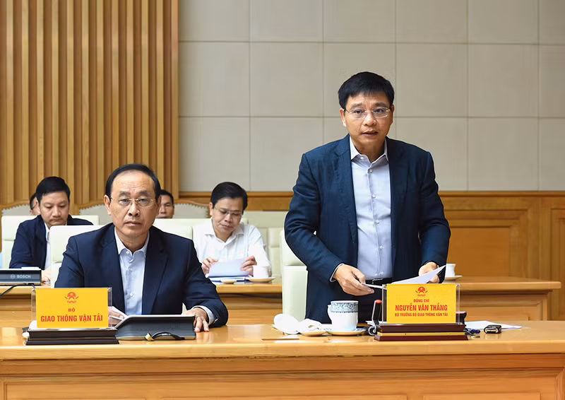 Bộ trưởng Giao thông vận tải Nguyễn Văn Thắng phát biểu.
