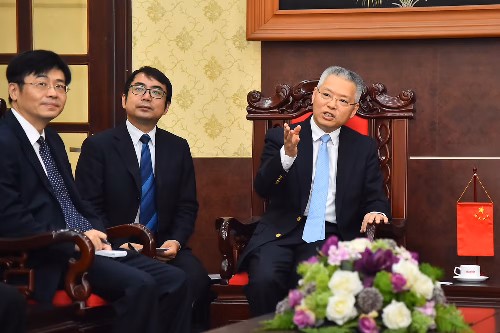 Người phát ngôn, Cục trưởng Thông tin tuyên truyền, Ban Liên lạc Đối ngoại Trung ương Đảng Cộng sản Trung Quốc Hồ Triệu Minh phát biểu ý kiến tại buổi tiếp.