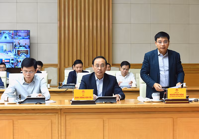 Bộ trưởng Giao thông vận tải Nguyễn Văn Thắng phát biểu.