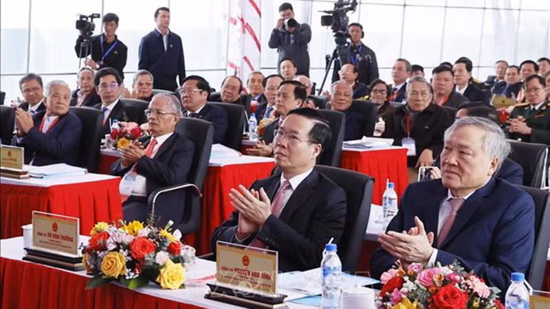 Chủ tịch nước Võ Văn Thưởng và đại biểu dự Lễ Công bố Quy hoạch tỉnh Quảng Ngãi thời kỳ 2021-2030, tầm nhìn đến năm 2050. (Ảnh: TTXVN)