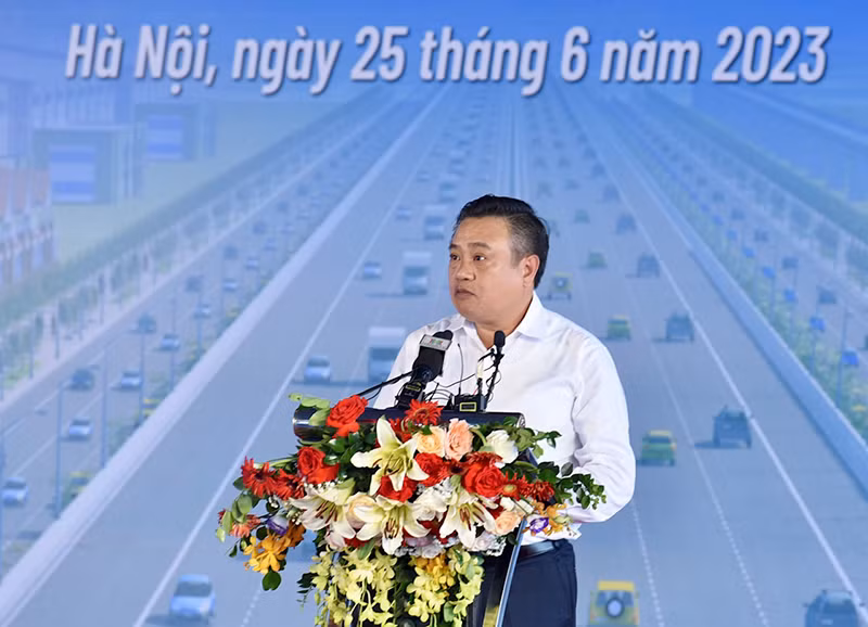 Chủ tịch UBND thành phố Hà Nội Trần Sỹ Thanh phát biểu. (Ảnh: TRẦN HẢI)