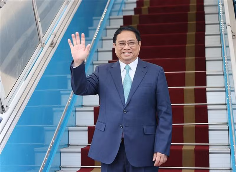 Thủ tướng Phạm Minh Chính lên đường tham dự Hội nghị Cấp cao ASEAN lần thứ 43 tại Jakarta (Indonesia). (Ảnh: Dương Giang/TTXVN)