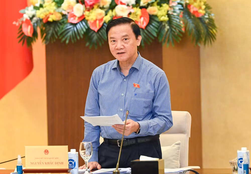 Phó Chủ tịch Quốc hội Nguyễn Khắc Định phát biểu ý kiến tại phiên họp.