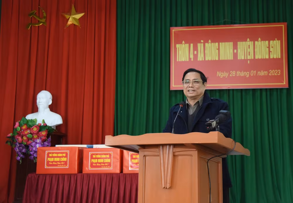 Thủ tướng Phạm Minh Chính phát biểu tại buổi gặp mặt người dân sinh sống ở khu tái định cư xã Đông Minh, huyện Đông Sơn, tỉnh Thanh Hóa.