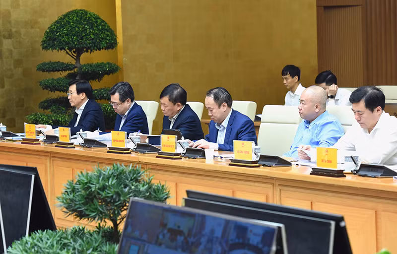 Đại diện lãnh đạo bộ, ban, ngành tham dự phiên họp.