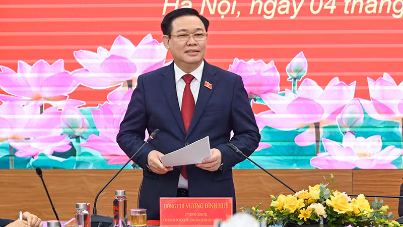 Chủ tịch Quốc hội Vương Đình Huệ phát biểu khai mạc tọa đàm.