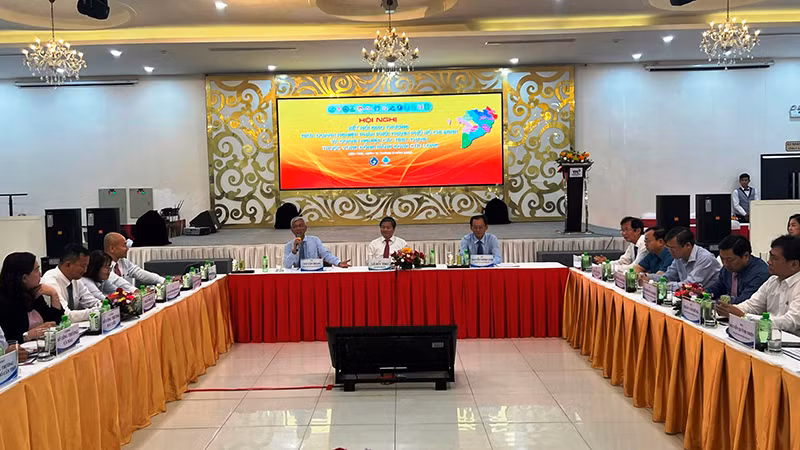 Đại biểu tham dự hội nghị kết nối giao thương giữa doanh nghiệp phân phối Thành phố Hồ Chí Minh và các tỉnh, thành phố vùng đồng bằng sông Cửu Long.