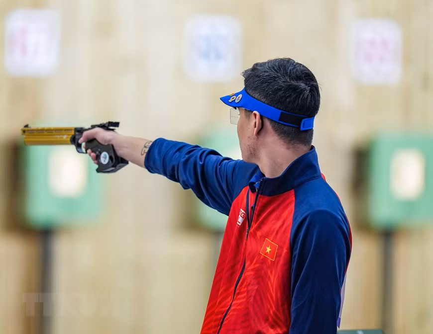 Xạ thủ Phạm Quang Huy thi đấu nội dung 10m súng ngắn hơi Nam tại ASIAD 19, ngày 28/9. (Ảnh: THX/TTXVN) Xạ thủ Phạm Quang Huy thi đấu nội dung 10m súng ngắn hơi Nam tại ASIAD 19, ngày 28/9. (Ảnh: THX/TTXVN)