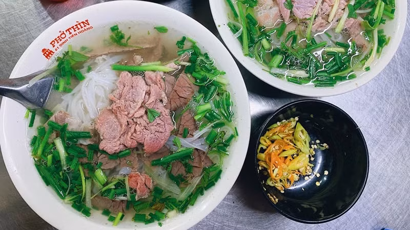 Phở - món ẩm thực đã trở thành thương hiệu riêng của Hà thành.