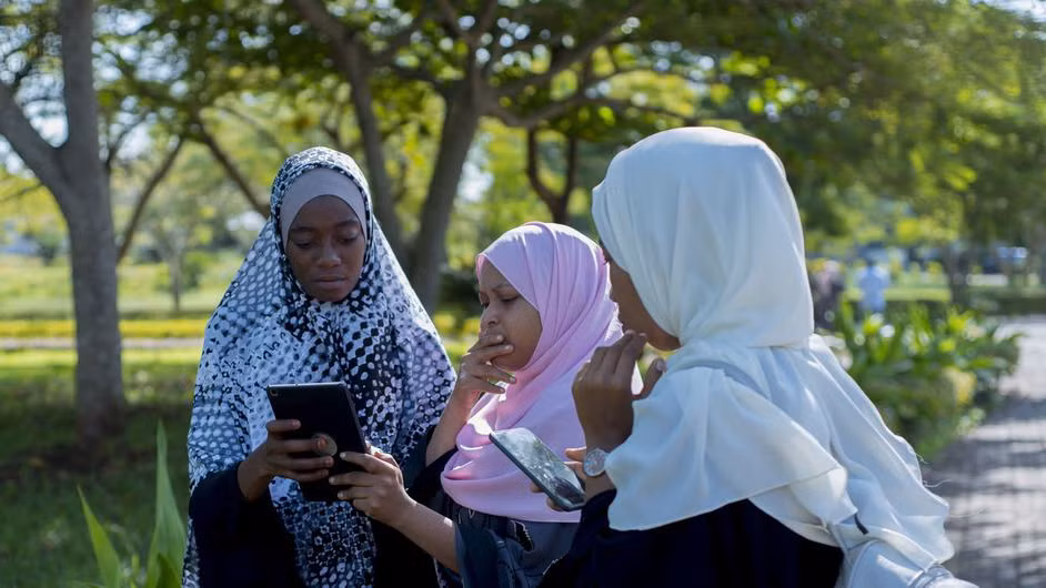 Các nữ sinh viên tại Đại học bang Zanzibar, Tanzania. (Ảnh: UNDP)