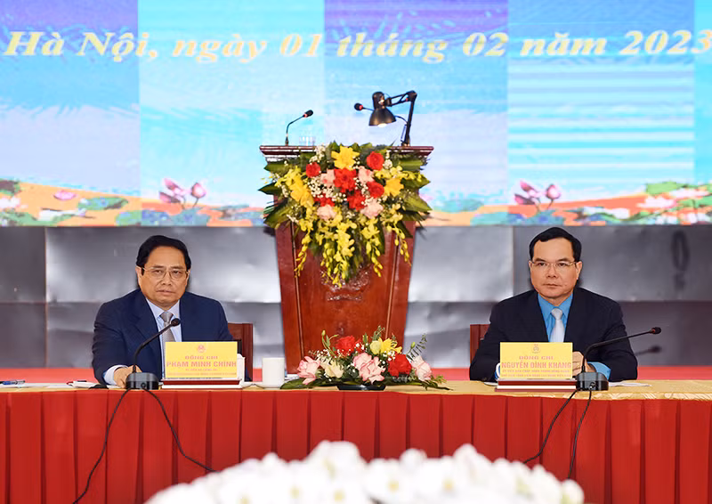 Thủ tướng nhấn mạnh, đến nay, đã hỗ trợ trên 68,43 triệu lượt người lao động và trên 1,41 triệu lượt người sử dụng lao động với tổng kinh phí gần 104,5 nghìn tỷ đồng và yêu cầu quán triệt chủ đề điều hành "Đoàn kết kỷ cương, bản lĩnh linh hoạt, đổi mới sáng tạo, kịp thời hiệu quả" đã được Chính phủ xác định tại Nghị quyết 01. Thủ tướng nhấn mạnh, đến nay, đã hỗ trợ trên 68,43 triệu lượt người lao động và trên 1,41 triệu lượt người sử dụng lao động với tổng kinh phí gần 104,5 nghìn tỷ đồng và yêu cầu quán triệt chủ đề điều hành "Đoàn kết kỷ cương, bản lĩnh linh hoạt, đổi mới sáng tạo, kịp thời hiệu quả" đã được Chính phủ xác định tại Nghị quyết 01.