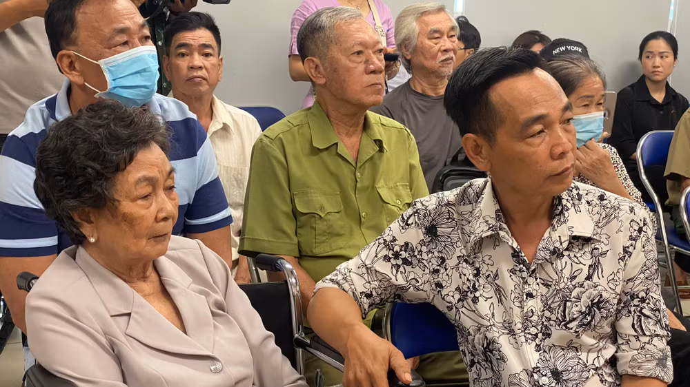Các thân nhân liệt sĩ tại Thành phố Hồ Chí Minh đã được lấy mẫu ADN, là nền tảng cho việc xác định nhân thân của các liệt sĩ còn thiếu thông tin. Các thân nhân liệt sĩ tại Thành phố Hồ Chí Minh đã được lấy mẫu ADN, là nền tảng cho việc xác định nhân thân của các liệt sĩ còn thiếu thông tin.