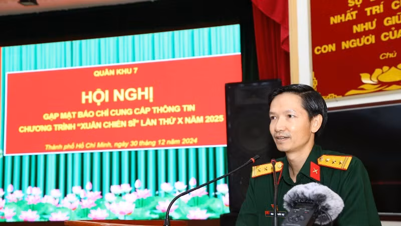 Thượng tá Nguyễn Phước Đạt, Trưởng Ban đại diện tại Thành phố Hồ Chí Minh, Trung tâm Phát thanh - Truyền hình Quân đội phát biểu ý kiến.