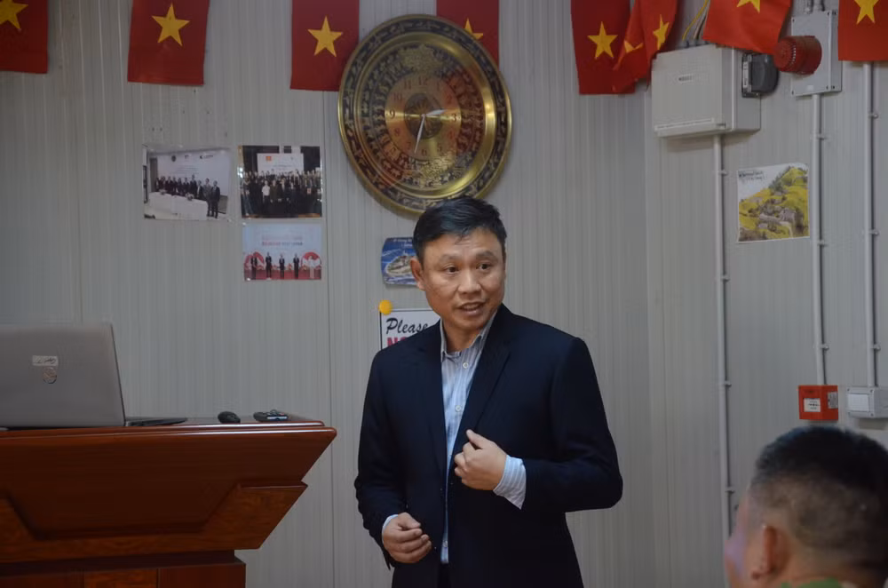 TS,BS Nguyễn Hà Ngọc, Giám đốc Bệnh viện dã chiến cấp 2 số 5 báo cáo tại Hội nghị (ảnh Bệnh viện dã chiến cấp 2 số 5 cung cấp). TS,BS Nguyễn Hà Ngọc, Giám đốc Bệnh viện dã chiến cấp 2 số 5 báo cáo tại Hội nghị (ảnh Bệnh viện dã chiến cấp 2 số 5 cung cấp).