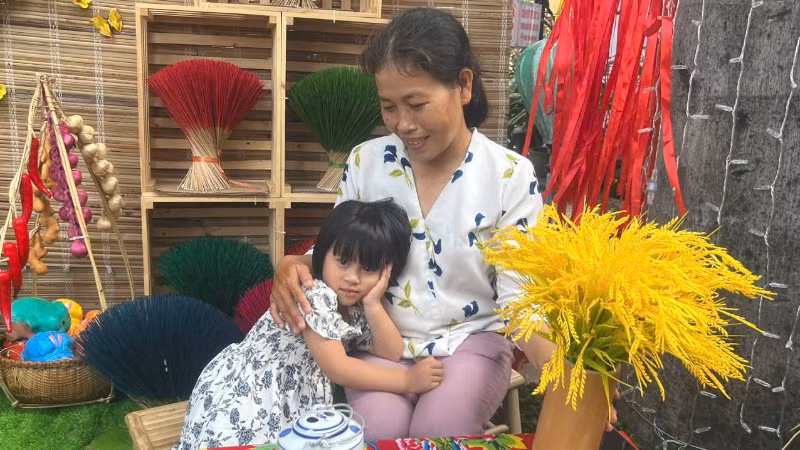 Chị Trúc Ly và bé gái đầu lòng 4 tuổi.